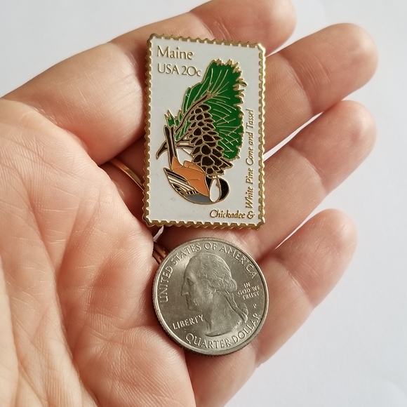 Vintage Chickadee stamp pin Maine bird enamel brooch gold tone - Picture 5 of 12